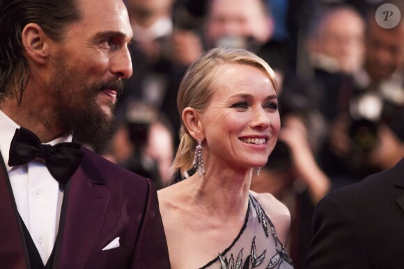 Matthew McConaughey, Naomi Watts - Montée des marches du film "The Sea of Trees" (La Forêt des Songes) lors du 68e Festival International du Film de Cannes, le 16 mai 2015.