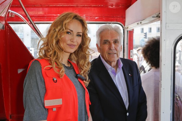 Adriana Karembeu lance la grande quête nationale de la Croix-Rouge sur le Vieux-Port à Marseille, le 16 mai 2015.
