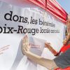 Adriana Karembeu lance la grande quête nationale de la Croix-Rouge sur le Vieux-Port à Marseille, le 16 mai 2015.