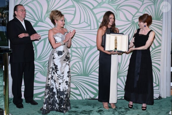 Exclusif - Steven Gaydos, Caroline Scheufele, Lola Kirke et Julianne Moore - Soirée de la remise du trophée Chopard sur la terrasse de l'hôtel Martinez à Cannes, le 15 mai 2015.