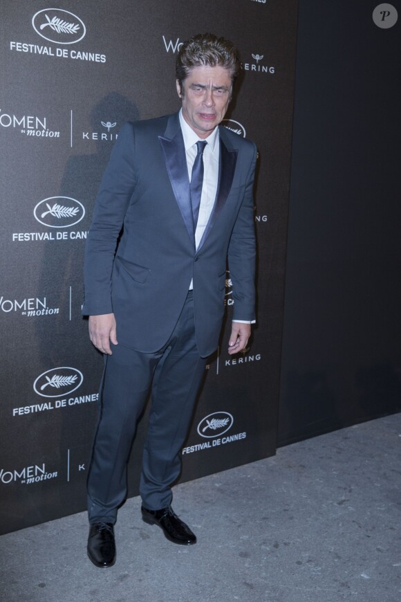 Benicio del Toro - Remise du Prix Kering "Women in Motion" au Suquet lors du 68e Festival international du film de Cannes le 17 mai 2015