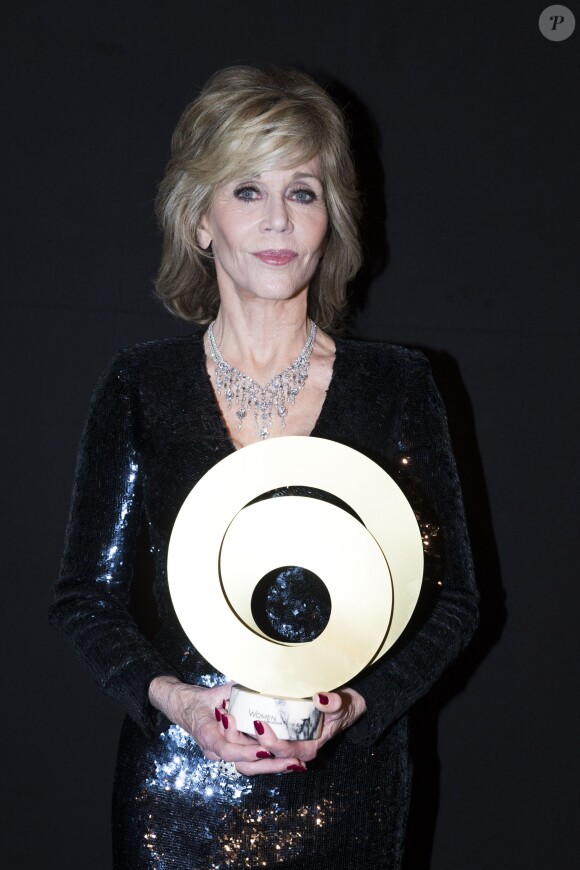 La lauréate Jane Fonda - Remise du Prix Kering "Women in Motion" au Suquet lors du 68e Festival international du film de Cannes le 17 mai 2015