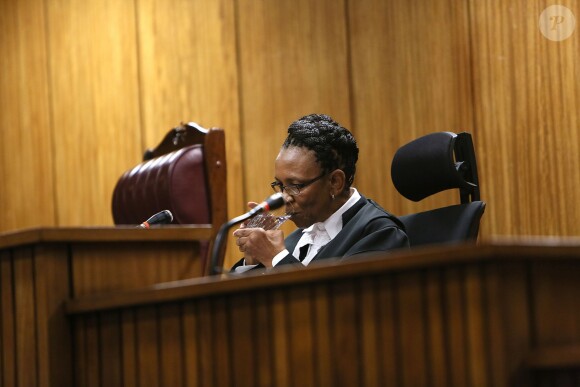 La juge Thokozile Masipa rend son verdict dans la demande de procès en appel d'Oscar Pistorius, accusé d'avoir tué sa compagne Reeva Steenkamp, le 10 décembre 2014 à Pretoria