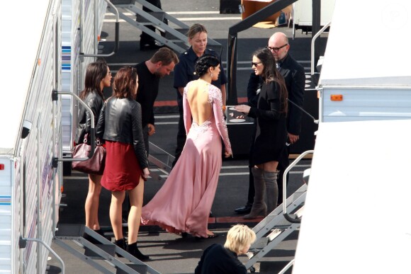 Rumer Willis se prépare pour la finale de Dancing With the Stars avec sa famille. Sa mère Demi Moore, ses soeurs Tallulah Belle et Scout LaRue ainsi que son père Bruce Willis et sa nouvelle épouse Emma Hemming. Le 18 mai 2015
