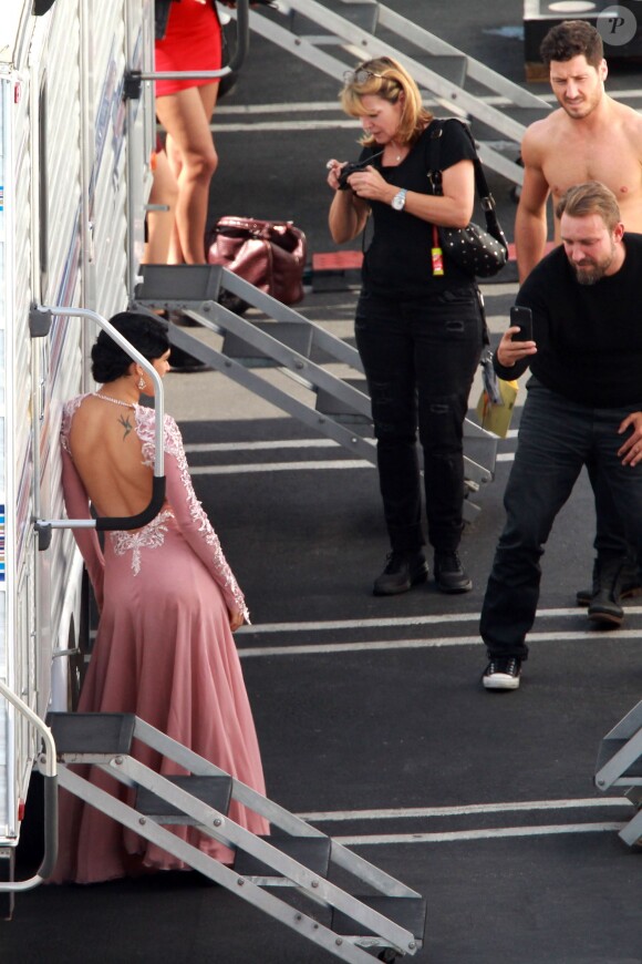 Rumer Willis se prépare pour la finale de Dancing With the Stars avec sa famille. Sa mère Demi Moore, ses soeurs Tallulah Belle et Scout LaRue ainsi que son père Bruce Willis et sa nouvelle épouse Emma Hemming. Le 18 mai 2015