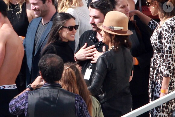 Rumer Willis se prépare pour la finale de Dancing With the Stars avec sa famille. Sa mère Demi Moore, ses soeurs Tallulah Belle et Scout LaRue ainsi que son père Bruce Willis et sa nouvelle épouse Emma Hemming. Le 18 mai 2015