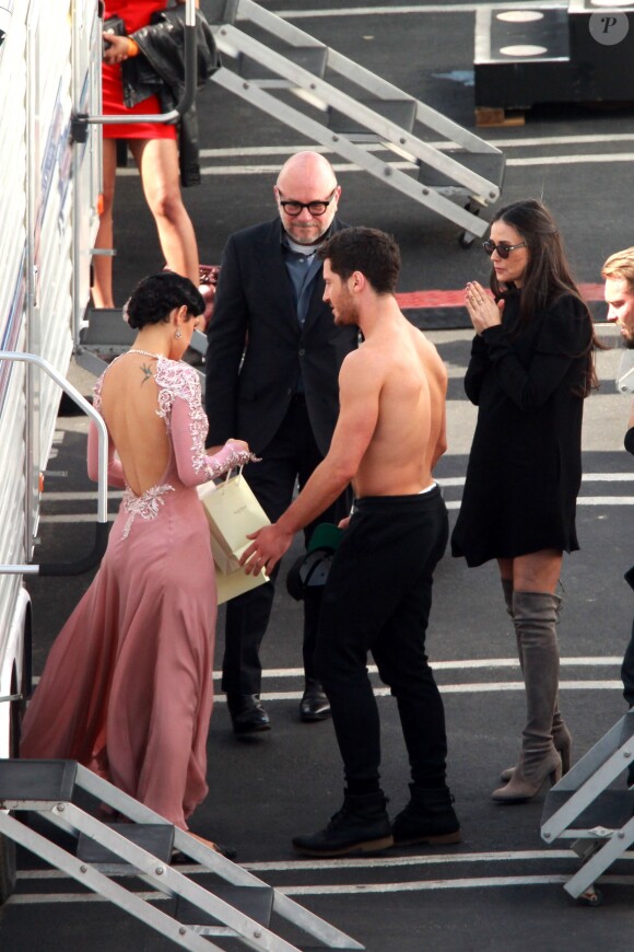 Rumer Willis se prépare pour la finale de Dancing With the Stars avec sa famille. Sa mère Demi Moore, ses soeurs Tallulah Belle et Scout LaRue ainsi que son père Bruce Willis et sa nouvelle épouse Emma Hemming. Le 18 mai 2015