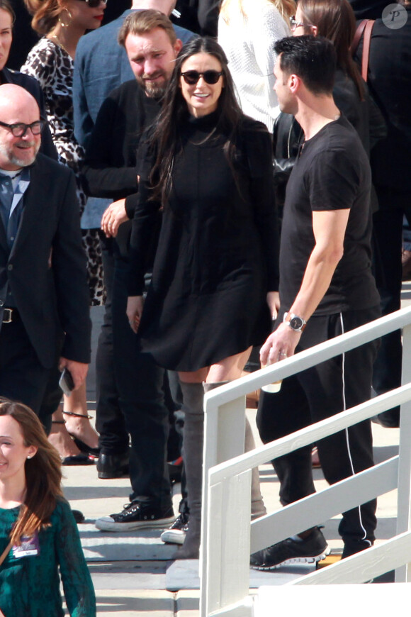 Rumer Willis se prépare pour la finale de Dancing With the Stars avec sa famille. Sa mère Demi Moore, ses soeurs Tallulah Belle et Scout LaRue ainsi que son père Bruce Willis et sa nouvelle épouse Emma Hemming. Le 18 mai 2015