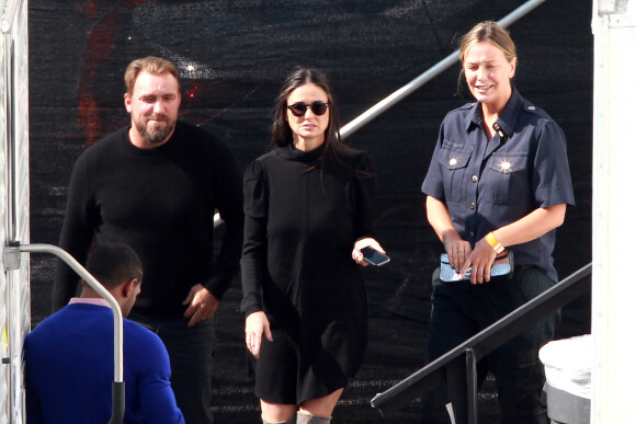 Rumer Willis se prépare pour la finale de Dancing With the Stars avec sa famille. Sa mère Demi Moore, ses soeurs Tallulah Belle et Scout LaRue ainsi que son père Bruce Willis et sa nouvelle épouse Emma Hemming. Le 18 mai 2015