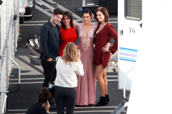 Rumer Willis se prépare pour la finale de Dancing With the Stars avec sa famille. Sa mère Demi Moore, ses soeurs Tallulah Belle et Scout LaRue ainsi que son père Bruce Willis et sa nouvelle épouse Emma Hemming. Le 18 mai 2015