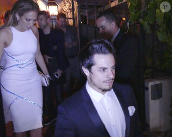 Semi-Exclusif - Jennifer Lopez et son petit ami Casper Smart sont allés diner au restaurant Casa Tua à Miami, le 1er mai 2015 
