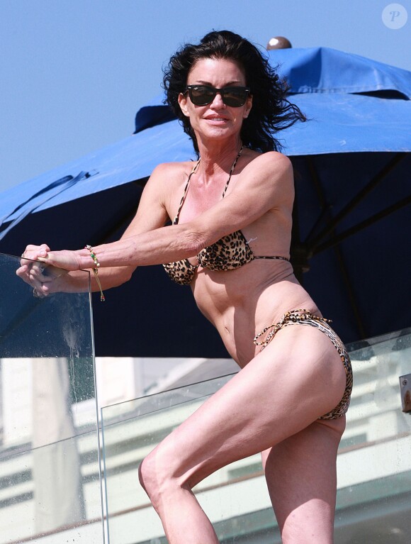 Janice Dickinson en maillot de bain à Malibu, le 4 juillet 2013.
