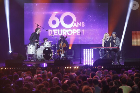 Cats on Trees - Concert des 60 ans d'Europe 1 au Zénith de Paris. Le 21 mai 2015. Le show diffusé en direct sur D8 était présenté par Cyril Hanouna.