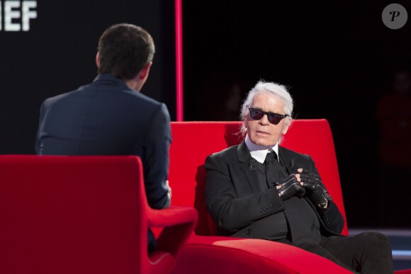 Exclusif - Enregistrement de l'émission "Le Divan" présentée par Marc-Olivier Fogiel avec Karl Lagarfeld en invité à Paris le 20 février 2015. L'émission sera diffusée le mardi 24 février sur France 3.  Exclusive - For Germany call for price - Karl Lagerfeld on the taping of the TV show "Le Divan" with Marc-Olivier Fogiel in Paris, France on february 20, 2015.20/02/2015 - Paris