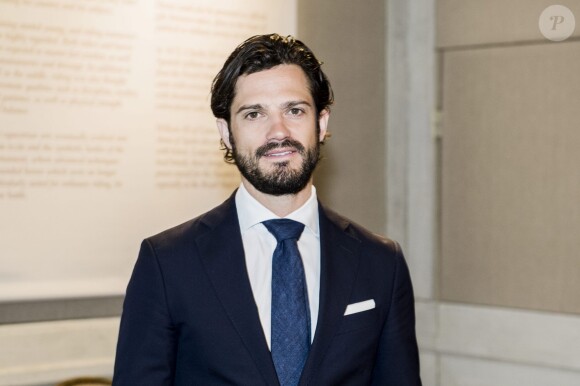 Le prince Carl Philip inaugurait le 26 mai 2015 au château de Stromsholm une exposition consacrée à la reine Hedvig Eleonora.