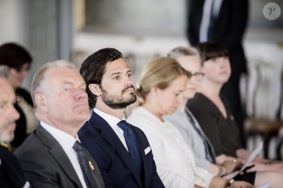 Le prince Carl Philip inaugurait le 26 mai 2015 au château de Stromsholm une exposition consacrée à la reine Hedvig Eleonora.