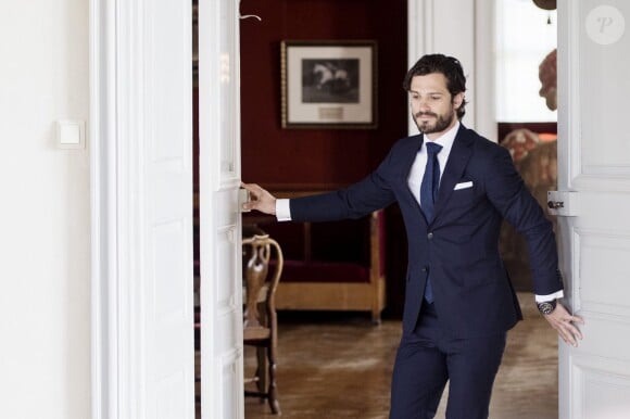 Le prince Carl Philip inaugurait le 26 mai 2015 au château de Stromsholm une exposition consacrée à la reine Hedvig Eleonora.