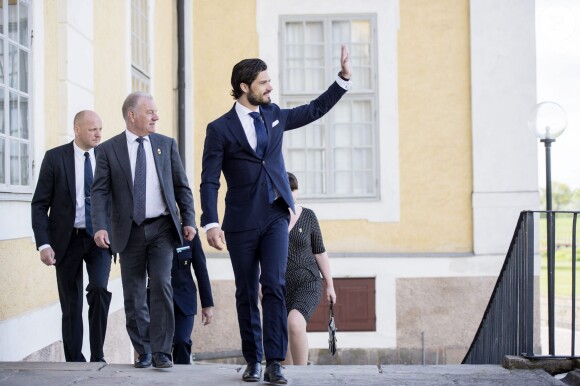 Le prince Carl Philip inaugurait le 26 mai 2015 au château de Stromsholm une exposition consacrée à la reine Hedvig Eleonora.