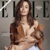 Nicole Trunfio allaite son fils Zion en couverture du nouveau numéro de l'édition australienne du magazine Elle. Photo par Georges Antoni.