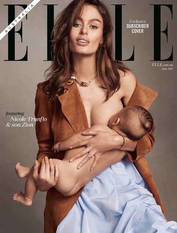 Nicole Trunfio allaite son fils Zion en couverture du nouveau numéro de l'édition australienne du magazine Elle. Photo par Georges Antoni.