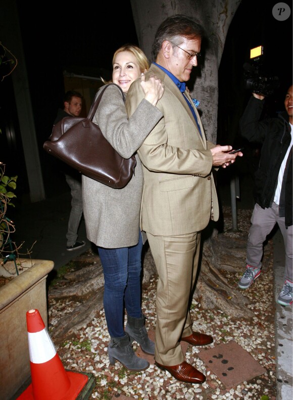 Kelly Rutherford est allée dîner avec un ami au restaurant Madeo à West Hollywood. Le 4 mars 2015  