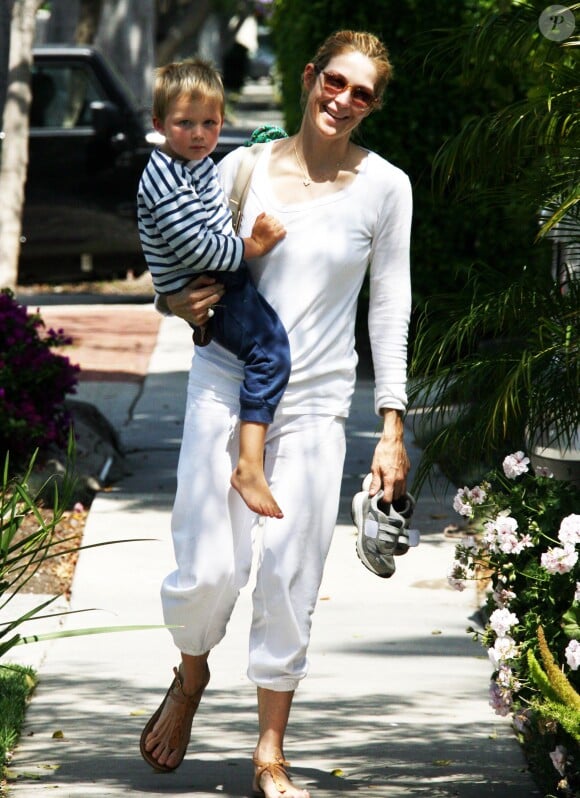 Kelly Rutherford avec son fils Hermes et sa fille Helena, à Beverly Hills le 12 juin 2010