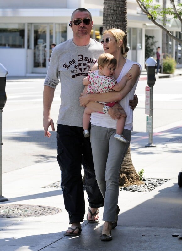 Kelly Rutherford et sa fille Henela ainsi qu'un ami de l'actrice, à Beverly Hills, le 13 mai 2010 