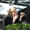 Exclusif - Kate Moss et Cara Delevingne font une pause entre 2 séances photos à la terrasse d'un restaurant à Toronto.
