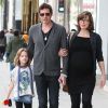 Milla Jovovich enceinte et son mari Paul W.S Anderson font du shopping avec leur fille Ever à Beverly Hills, le 20 décembre 2014.  