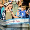 Milla Jovovich enceinte, son mari Paul W. S. Anderson et leur fille Ever Gabo s'amusent à Disneyland à Anaheim en Californie le 23 octobre 2014.  