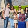 Milla Jovovich enceinte, son mari Paul W. S. Anderson et leur fille Ever Gabo s'amusent à Disneyland à Anaheim en Californie le 23 octobre 2014.  