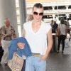 Milla Jovovich va prendre un avion à l'aéroport de LAX à Los Angeles, le 2 août 2014. Milla Jovovich semble ressentir une certaine pression pour avoir un deuxième enfant parce qu'elle vieillit et sa fille Ever demande à être grande soeur.  