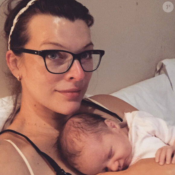 Milla Jovovich a ajouté une photo de sa fille Dashiel, sur Instagram le 15 avril 2015