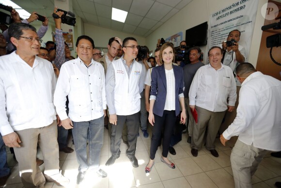 La reine Letizia d'Espagne visite l'hôpital Jiquilisco au Salvador le 27 mai 2015