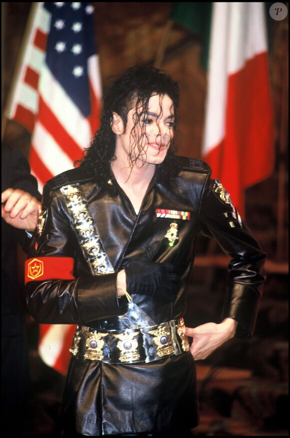 Michael Jackson en 1992 lors d'une conférence de presse 