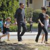 Ben Affleck, sa femme Jennifer Garner et leurs filles Seraphina et Violet vont déguster une glace en famille à Santa Monica, malgré les rumeurs de séparation du couple, le 28 mai 2015.