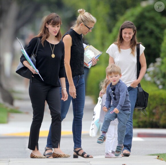 Jennifer Garner se promène à Santa Monica, le 28 mai 2015. La rumeur dit que Jennifer Garner et Ben Affleck seraient secrètement séparés et sur le point de divorcer.  