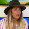 La belle Anaïs Camizuli oublie déjà sa couleur de cheveux rose, la jeune femme revient au blond. Elle était présente sur le plateau du Mag sur NRJ12, le 6 mai 2015.