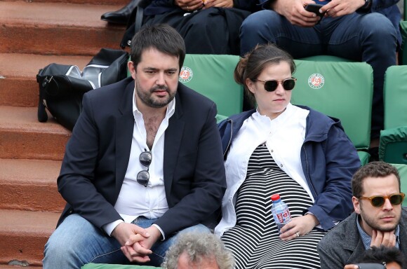 Jean-François Piège et sa femme Elodie Tavares (enceinte) - People dans les tribunes lors du tournoi de tennis de Roland-Garros à Paris, le 28 mai 2015