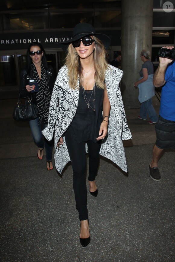 Nicole Scherzinger arrive à l'aéroport de Los Angeles en provenance d'Autriche, le 31 mai 2015 