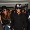 Nicole Scherzinger et son compagnon Lewis Hamilton arrivent à Londres, le 24 novembre 2014 