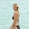 La star de télé-réalité et mannequin Kristen Taekman profite d'un après-midi ensoleillé sur une plage de Bocan Raton, en Floride. Le 3 juin 2015.