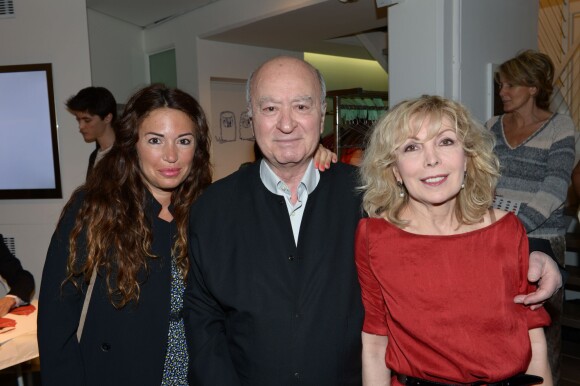 Georges Wolinski entre sa fille et sa femme - Archive - People au 25 ans de l'eau dynamisante chez Colette a Paris, le 29 mai 2012.
