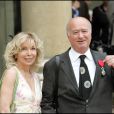  Georges Wolinski et sa femme. Cérémonie de remise de décorations à l'Elysée en 2005.  