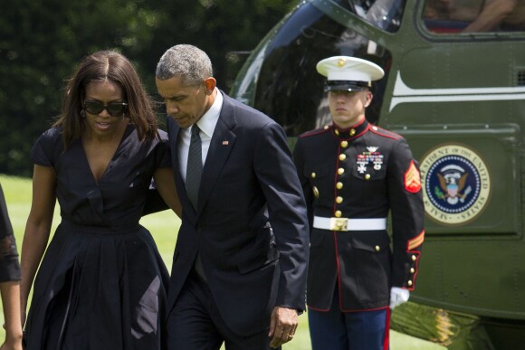 Michelle Obama et son mari Barack Obama à la sortie d'un Marine One marchent jusqu'à la Maison Blanche, le 6 juin 2015. Le président Obama s'est rendu à ilmington dans le Delaware samedi matin pour faire l'éloge funèbre de Beau Biden.