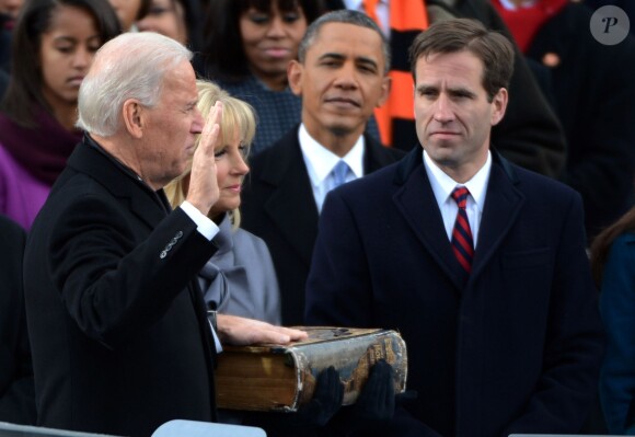Beau Biden et son père Joe Biden lors d'une cérémonie à Washington, le 21 janvier 2013