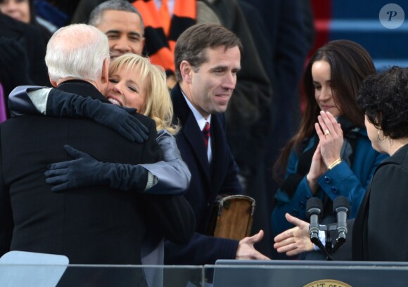 Beau Biden et Sonia Sotomayor lors d'une cérémonie avec Joe Biden à Washington, le 21 janvier 2013