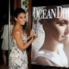 Emmanuelle Chriqui signe sa couverture lors de la présentation du nouveau numéro d'Ocean Drive Magazine May/June à Miami, le 6 juin 2015.