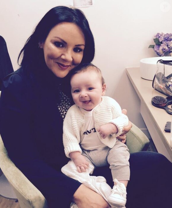 Martine McCutcheon avec son bébé Rafferty, 4 mois, dans les loges de l'émission This Morning (ITV) le 8 juin 2015.