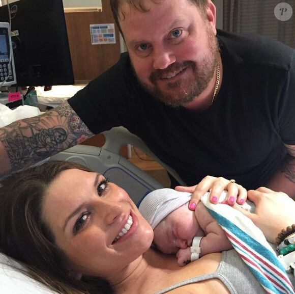 Randy Rogers et sa femme Chelsea avec leur bébé Rumer. La petite fille est morte six jours plus tard, le 9 juin 2015.